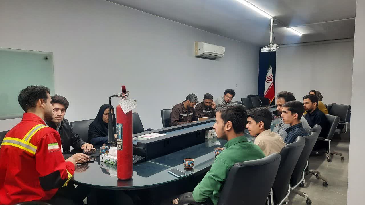 دوره آموزشی اطفاء حریق در مرکز رشد فناوری گناباد برگزار شد