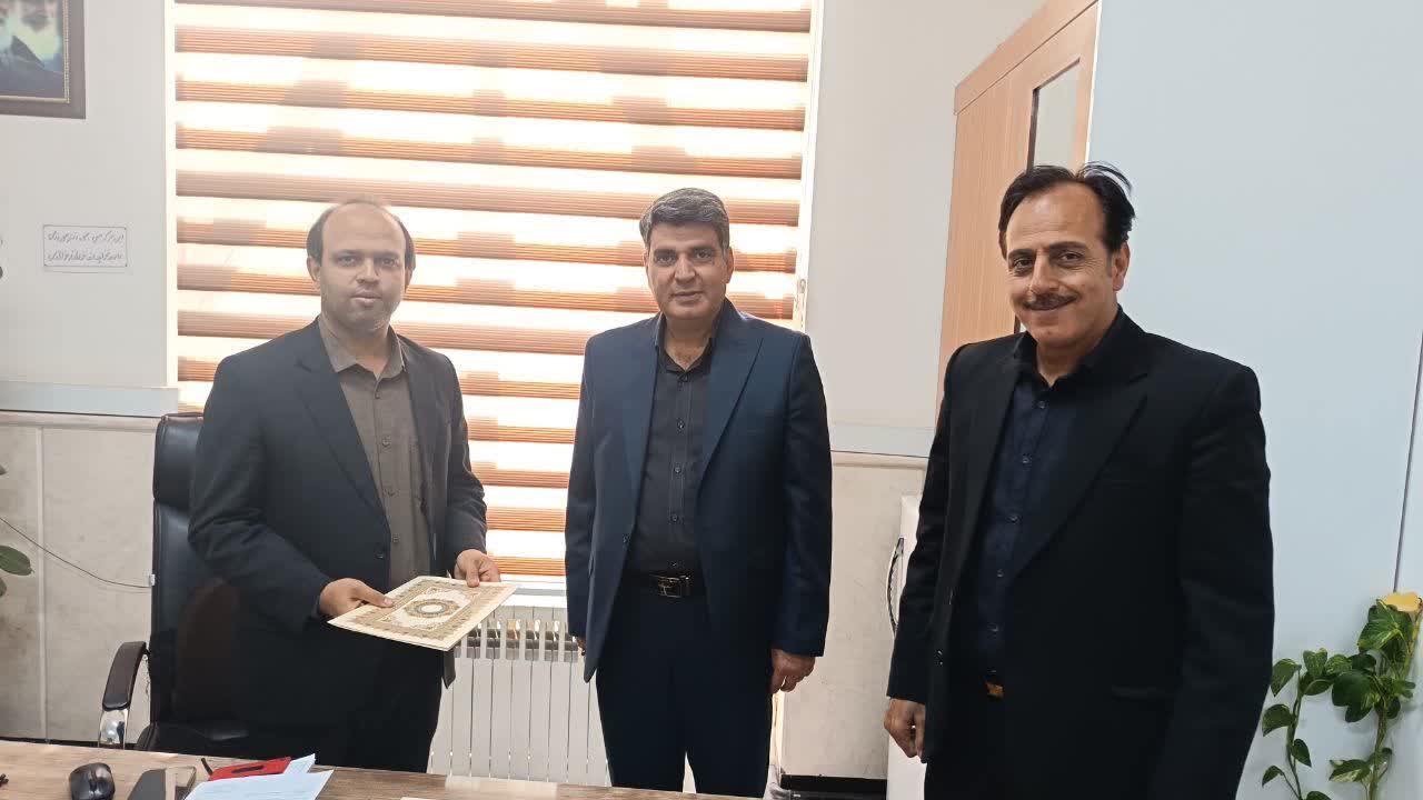 شهردار گناباد با حضور در معاونت شهرداری و واحد امور اداری، روز منابع انسانی را تبریک گفت