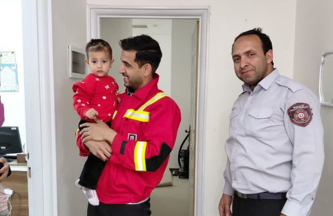 نجات دو کودک محبوس در اتاق توسط آتش‌نشانی انجام شد