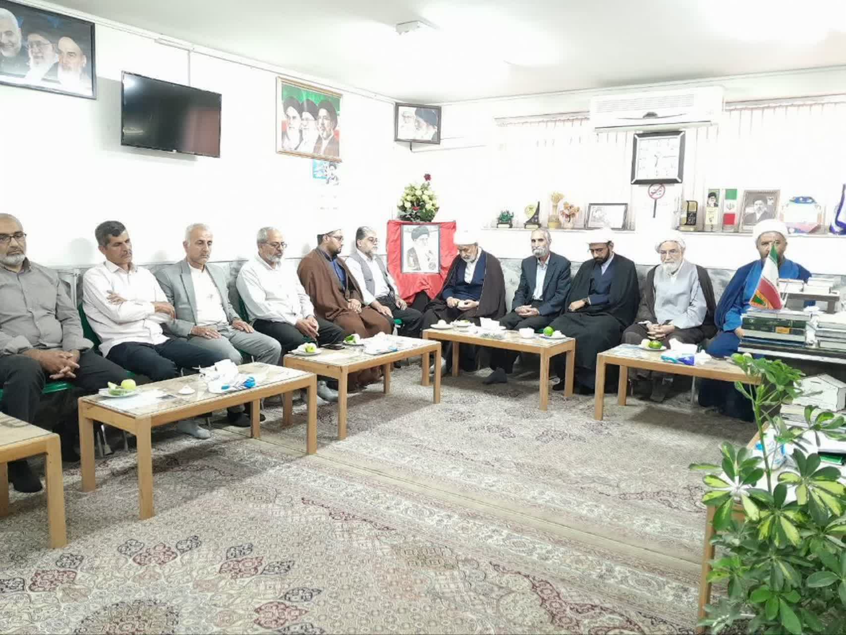 دیدار اعضای شورای اسلامی شهر با حجت‌الاسلام صادقی نسب امام جمعه معزز شهرستان گناباد 