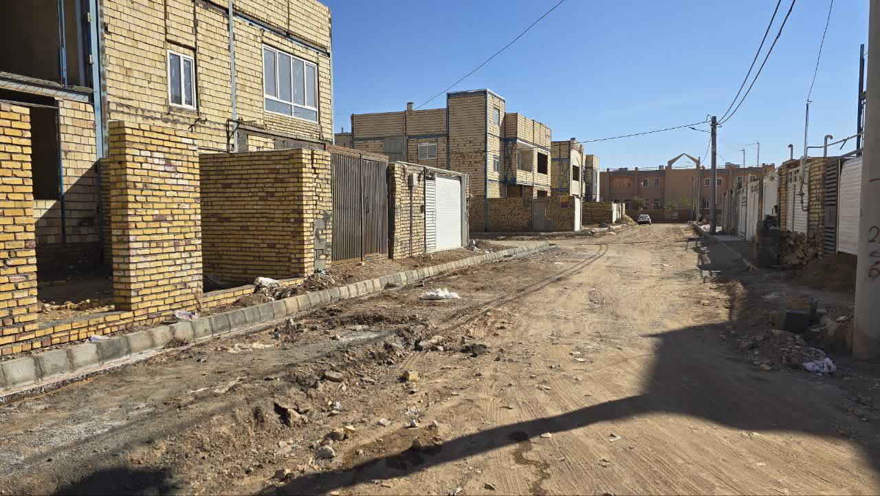 عملیات جدول کشی سایت نهضت ملی مسکن حاشیه میدان نماز جهت آماده سازی معابر